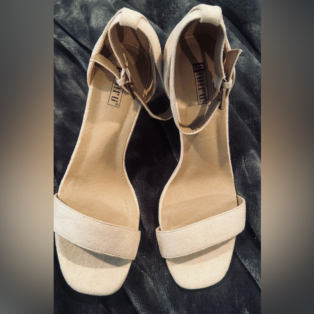 Source Unknown Beige Strappy Heels